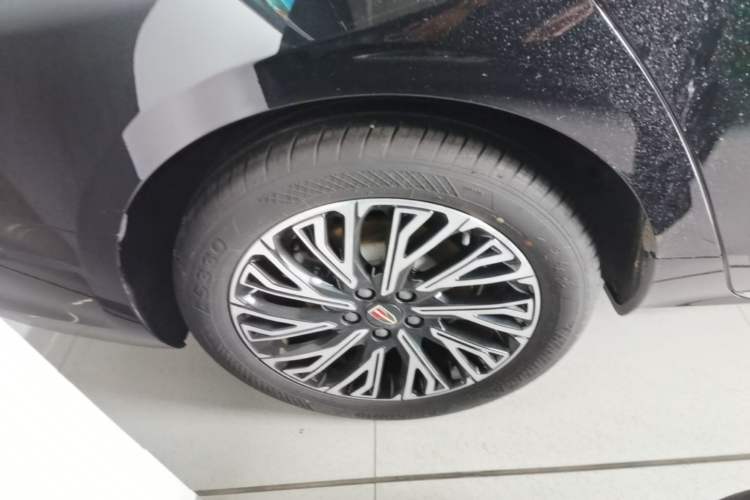 Used Hongqi H5 2024 2.0T Automatic Smart Connect Flagship Edition Right Rear Wheel Hub