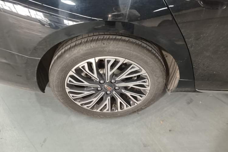 Used Hongqi H5 2024 2.0T Automatic Smart Connect Flagship Edition Right Rear Wheel Hub