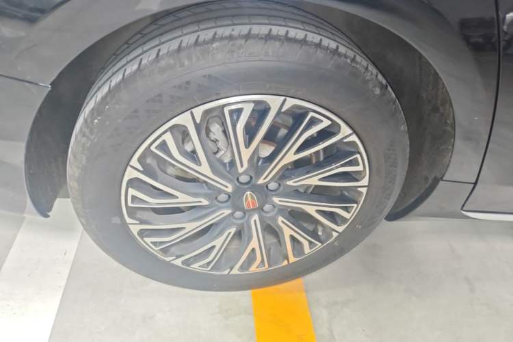 Used Hongqi H5 2024 2.0T Automatic Smart Connect Flagship Edition Right Rear Wheel Hub