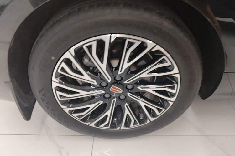 Used Hongqi H5 2024 2.0T Automatic Smart Connect Flagship Edition Right Rear Wheel Hub