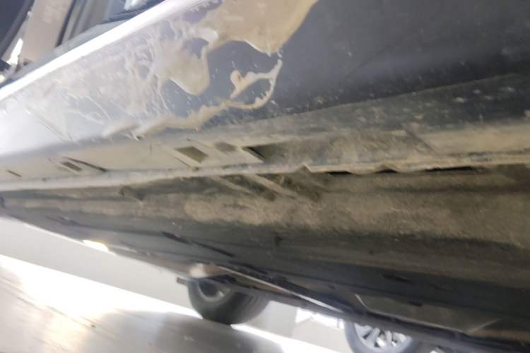 Used Hongqi H5 2024 1.5T DCT Smart Connect Flagship Edition Right Side Sill