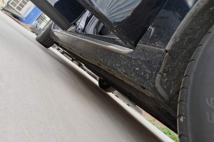 Used Hongqi H5 2024 1.5T DCT Smart Connect Flagship Edition Right Side Sill