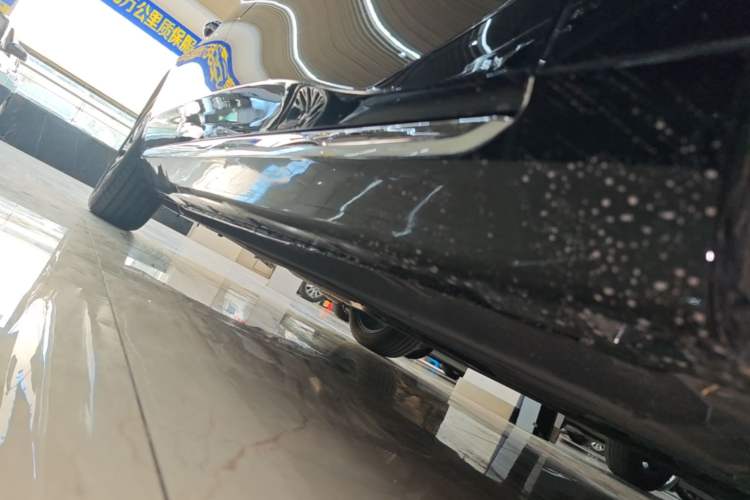 Used Hongqi H5 2024 2.0T Automatic Smart Connect Flagship Edition Right Side Sill