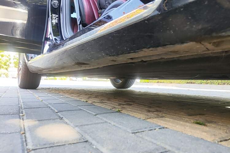 Used Hongqi H5 2024 2.0T Automatic Smart Connect Flagship Edition Right Side Sill