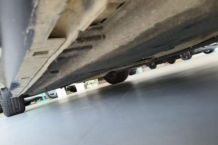 Used Hongqi H5 2024 1.5T DCT Smart Connect Flagship Edition Right Side Sill