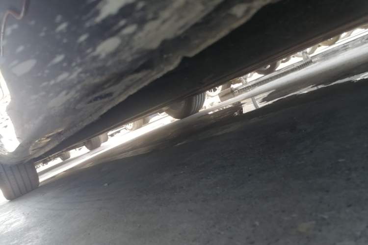 Used Hongqi H5 2024 2.0T Automatic Smart Connect Flagship Edition Right Side Sill