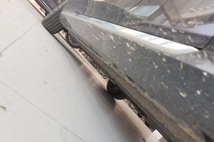 Used Hongqi H5 2024 2.0T Automatic Smart Connect Flagship Edition Right Side Sill