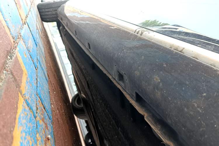 Used Hongqi H5 2024 2.0T Automatic Smart Connect Flagship Edition Right Side Sill