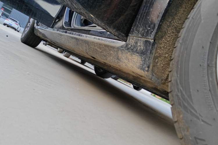 Used Hongqi H5 2024 1.5T DCT Smart Connect Flagship Edition Right Side Sill