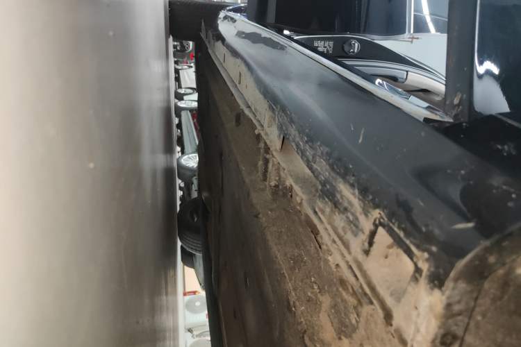 Used Hongqi H5 2024 2.0T Automatic Smart Connect Flagship Edition Right Side Sill