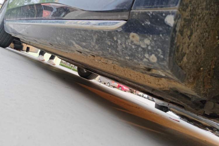 Used Hongqi H5 2024 1.5T DCT Smart Connect Flagship Edition Right Side Sill