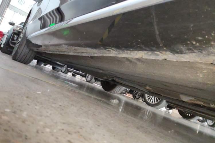 Used Hongqi H5 2024 2.0T Automatic Smart Connect Flagship Edition Right Side Sill