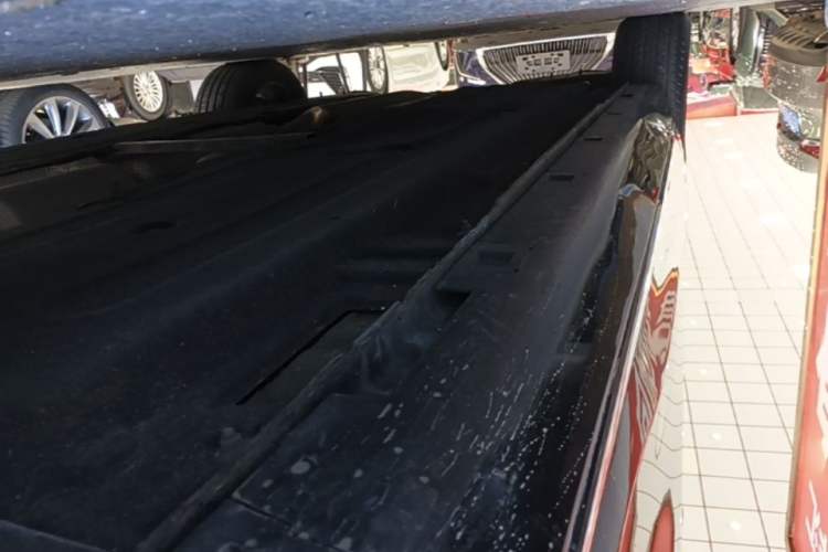 Used Hongqi H5 2024 2.0T Automatic Smart Connect Flagship Edition Right Side Sill