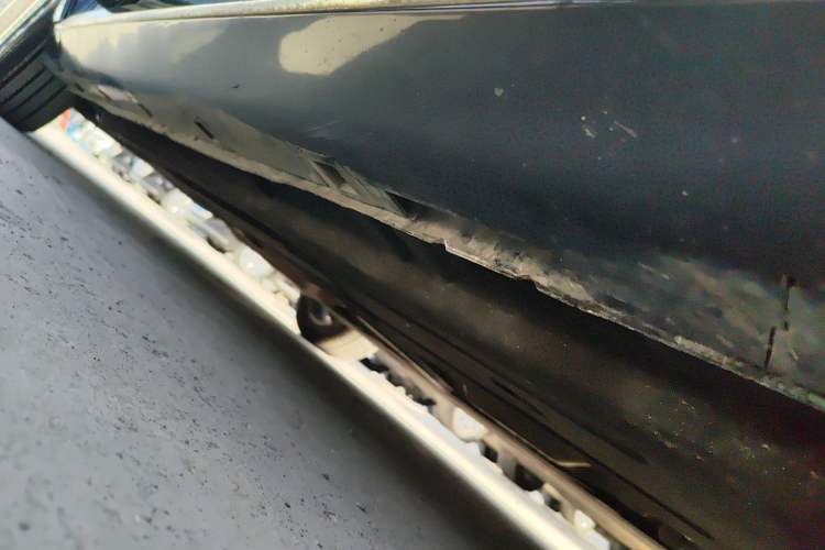 Used Hongqi H5 2024 1.5T DCT Smart Connect Flagship Edition Right Side Sill