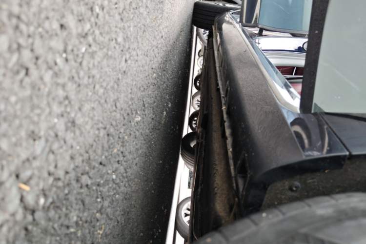 Used Hongqi H5 2024 2.0T Automatic Smart Connect Flagship Edition Right Side Sill