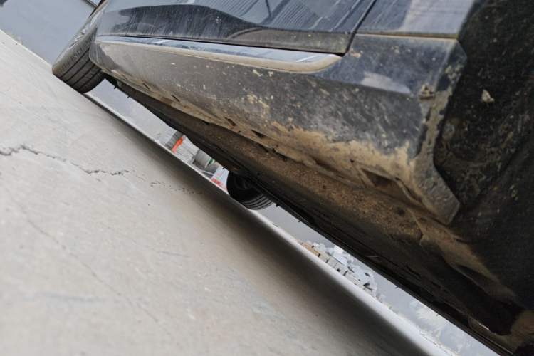 Used Hongqi H5 2024 1.5T DCT Smart Connect Flagship Edition Right Side Sill
