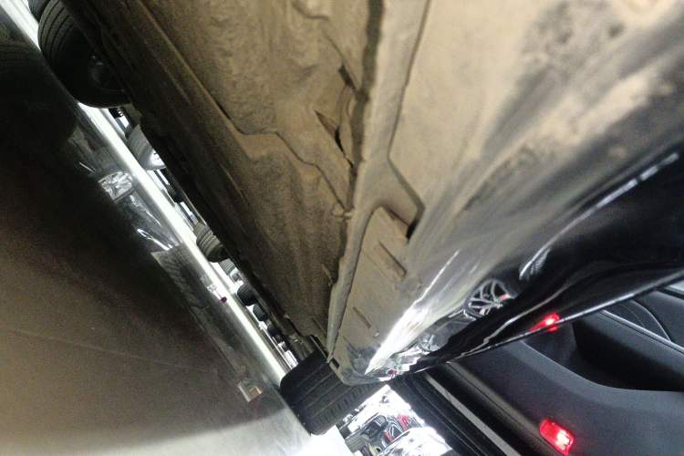 Used Hongqi H5 2024 1.5T DCT Smart Connect Flagship Edition Right Side Sill
