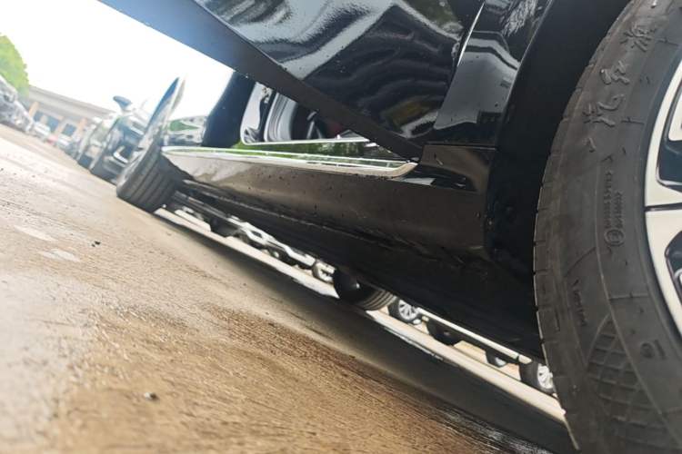 Used Hongqi H5 2024 1.5T HEV Smart Connect Flagship Edition Right Side Sill