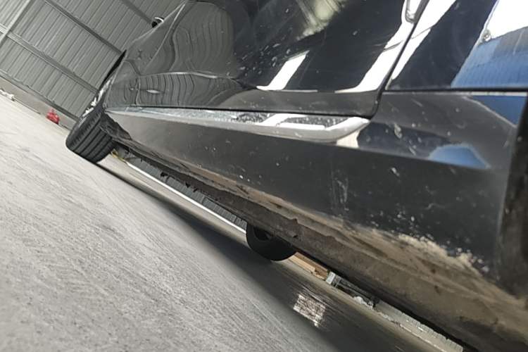 Used Hongqi H5 2024 2.0T Automatic Smart Connect Flagship Edition Right Side Sill