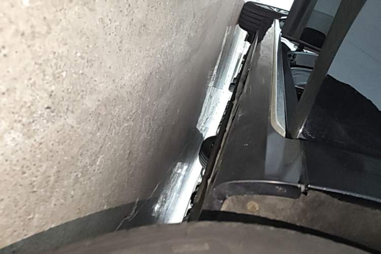 Used Hongqi H5 2024 2.0T Automatic Smart Connect Flagship Edition Right Side Sill