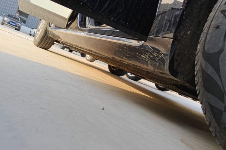 Used Hongqi H5 2024 1.5T DCT Smart Connect Flagship Edition Right Side Sill