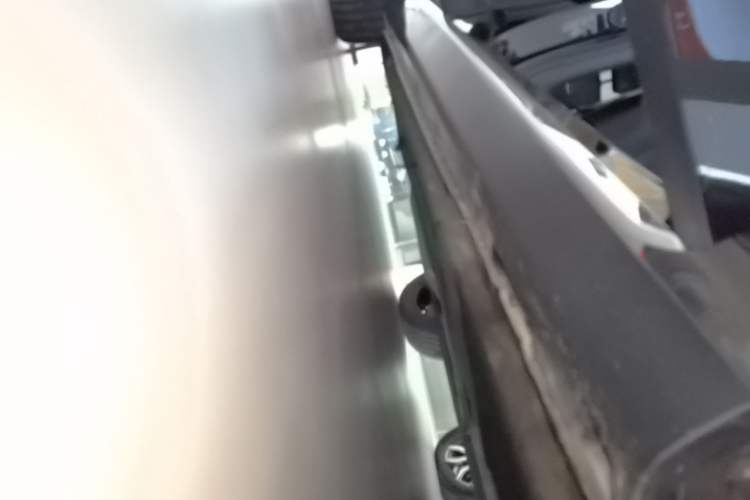 Used Hongqi H5 2024 2.0T Automatic Smart Connect Flagship Edition Right Side Sill
