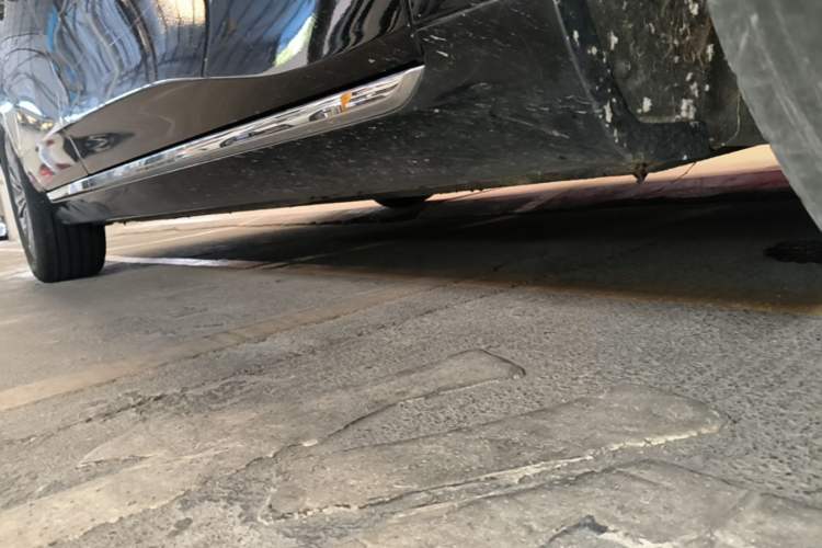 Used Hongqi H5 2024 1.5T DCT Smart Connect Flagship Edition Right Side Sill
