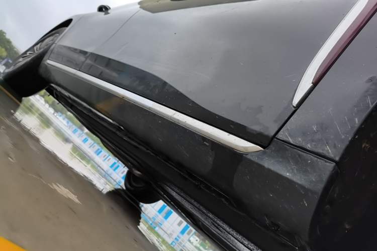 Used Hongqi H5 2024 1.5T DCT Smart Connect Flagship Edition Right Side Sill