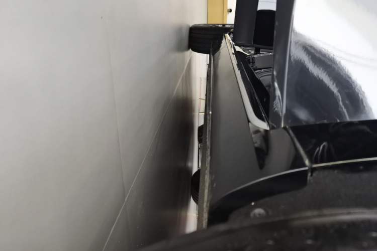 Used Hongqi H5 2024 2.0T Automatic Smart Connect Flagship Edition Right Side Sill