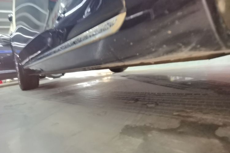 Used Hongqi H5 2024 2.0T Automatic Smart Connect Flagship Edition Right Side Sill