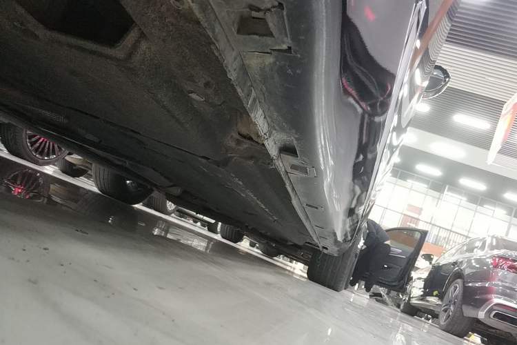 Used Hongqi H5 2024 2.0T Automatic Smart Connect Flagship Edition Right Side Sill