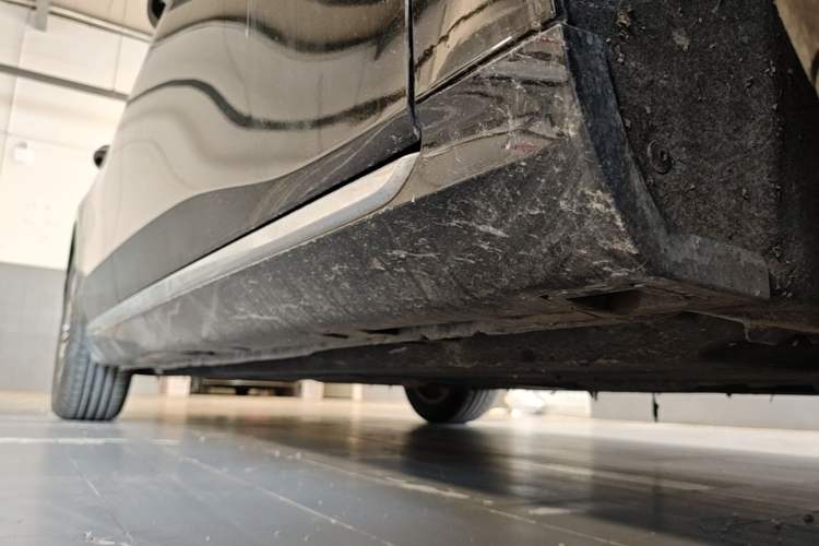 Used Hongqi H5 2024 1.5T DCT Smart Connect Flagship Edition Right Side Sill