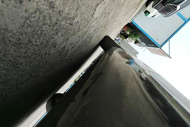 Used Hongqi H5 2024 2.0T Automatic Smart Connect Flagship Edition Right Side Sill