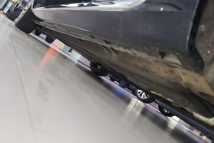 Used Hongqi H5 2024 2.0T Automatic Smart Connect Flagship Edition Right Side Sill