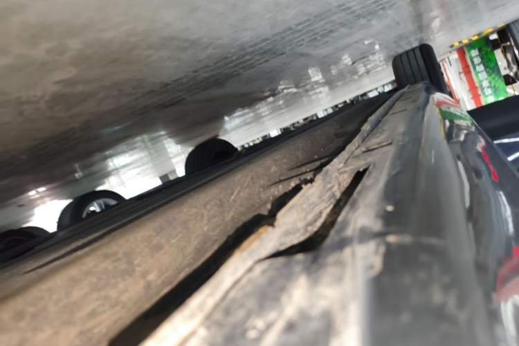 Used Hongqi H5 2024 2.0T Automatic Smart Connect Flagship Edition Right Side Sill