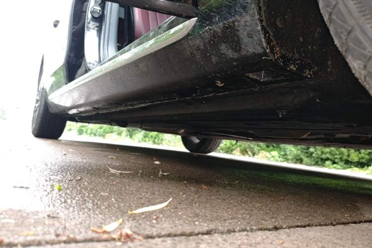 Used Hongqi H5 2024 2.0T Automatic Smart Connect Flagship Edition Right Side Sill