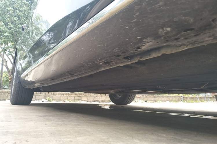 Used Hongqi H5 2024 1.5T DCT Smart Connect Flagship Edition Right Side Sill