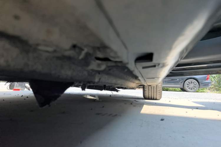Used Hongqi H5 2024 1.5T DCT Smart Connect Flagship Edition Right Side Sill