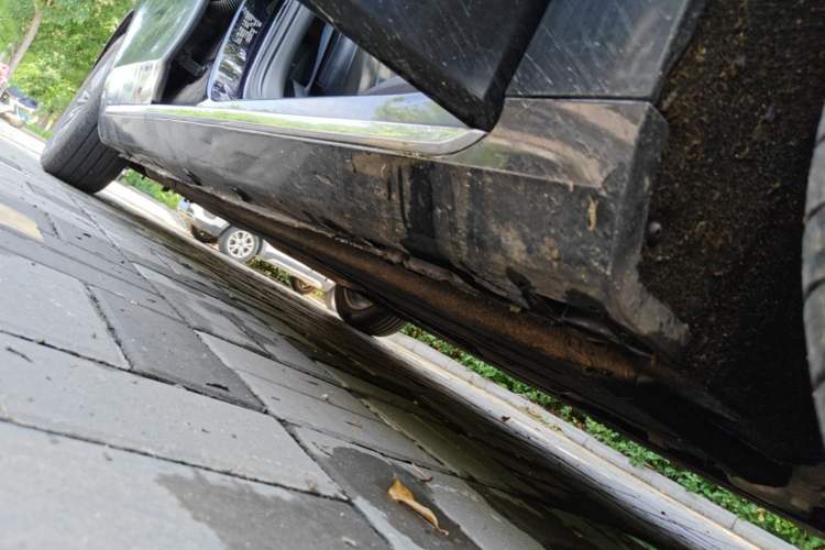 Used Hongqi H5 2024 1.5T DCT Smart Connect Flagship Edition Right Side Sill