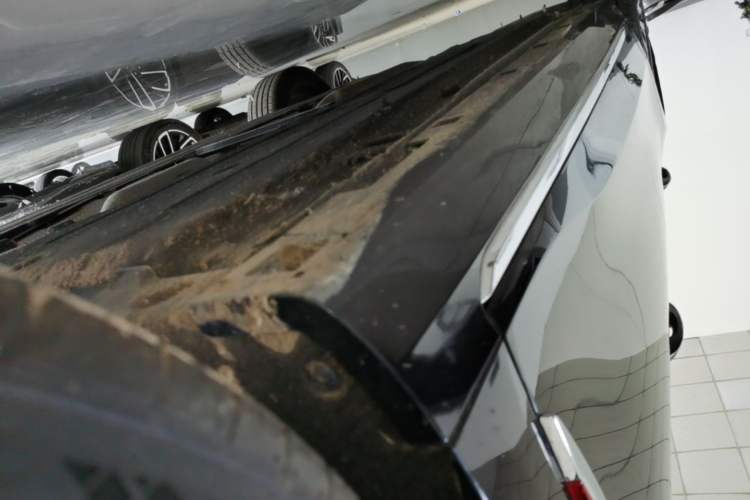 Used Hongqi H5 2024 2.0T Automatic Smart Connect Flagship Edition Right Side Sill