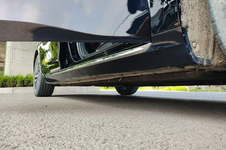 Used Hongqi H5 2024 2.0T Automatic Smart Connect Flagship Edition Right Side Sill