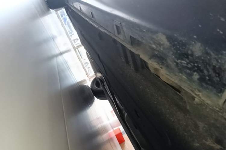 Used Hongqi H5 2024 2.0T Automatic Smart Connect Flagship Edition Right Side Sill