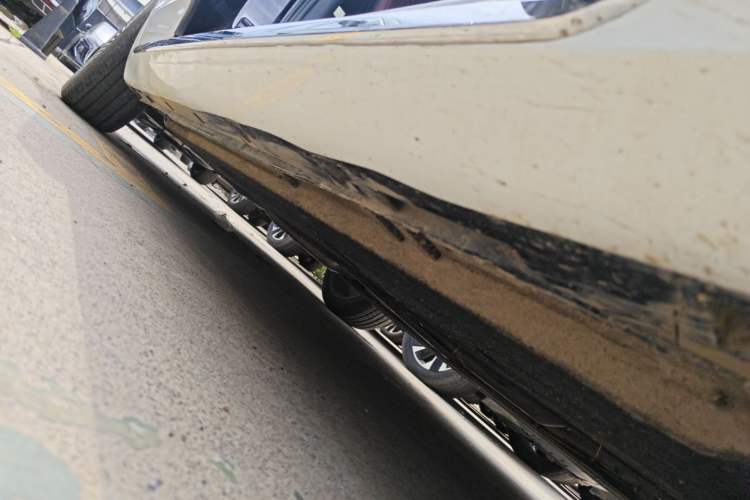 Used Hongqi H5 2024 2.0T Automatic Smart Connect Flagship Edition Right Side Sill
