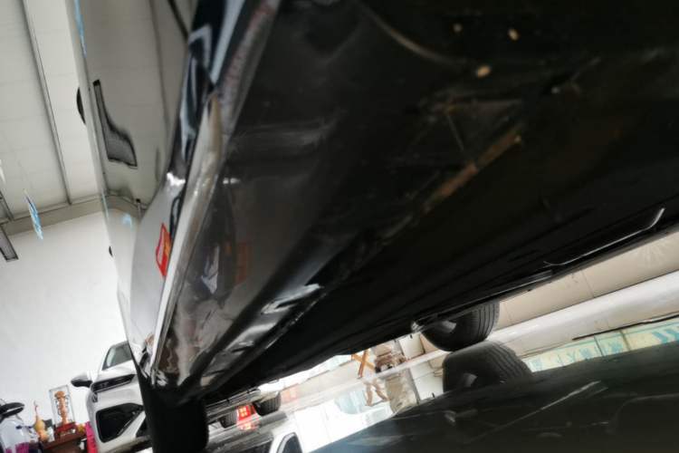 Used Hongqi H5 2024 2.0T Automatic Smart Connect Flagship Edition Right Side Sill