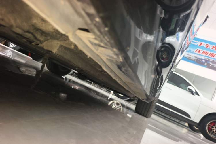 Used Hongqi H5 2024 2.0T Automatic Smart Connect Flagship Edition Right Side Sill