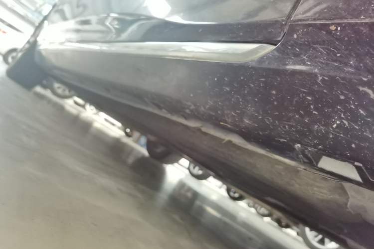 Used Hongqi H5 2024 2.0T Automatic Smart Connect Flagship Edition Right Side Sill