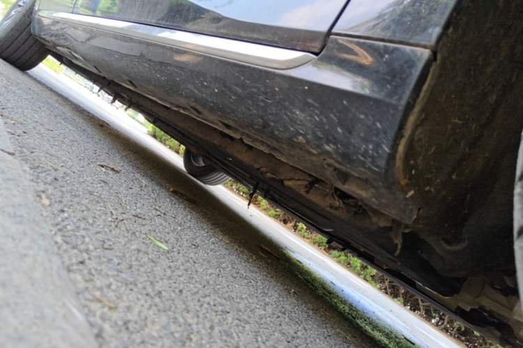 Used Hongqi H5 2024 1.5T DCT Smart Connect Flagship Edition Right Side Sill