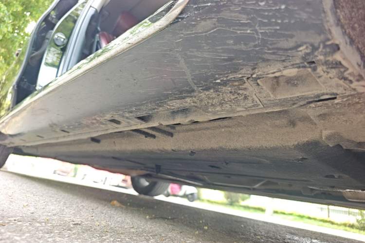 Used Hongqi H5 2024 2.0T Automatic Smart Connect Flagship Edition Right Side Sill