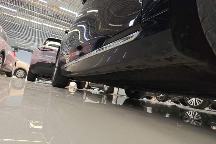 Used Hongqi H5 2024 1.5T DCT Smart Connect Flagship Edition Right Side Sill