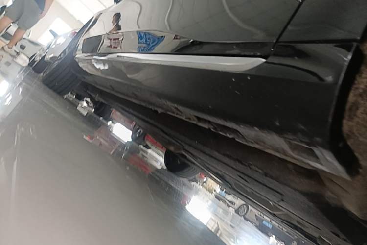 Used Hongqi H5 2024 2.0T Automatic Smart Connect Flagship Edition Right Side Sill